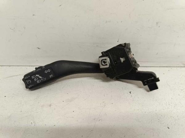 COMMODO VW GOLF 5 / JETTA ( COTE CLIGNOTEUR ) - Vue 1